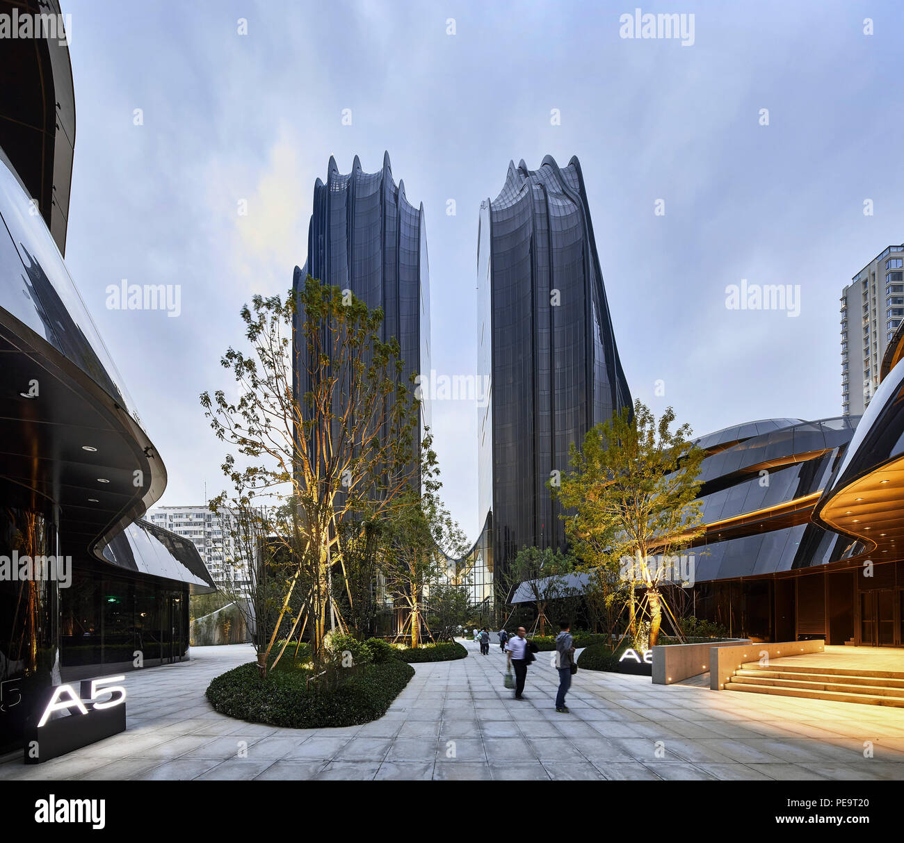 Außenansicht. Chaoyang Park Plaza, Peking, China. Architekt: MAD Architekten, 2017. Stockfoto