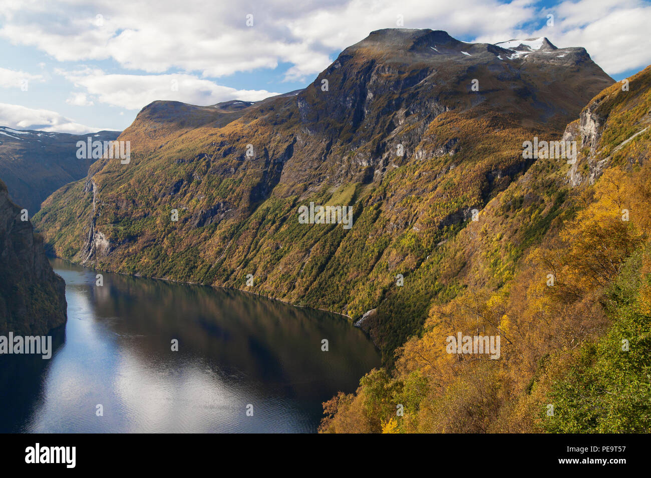 Geiranger Fjord aus dem Ornesvingen Sicht mehr og Romsdal, Norwegen. Stockfoto