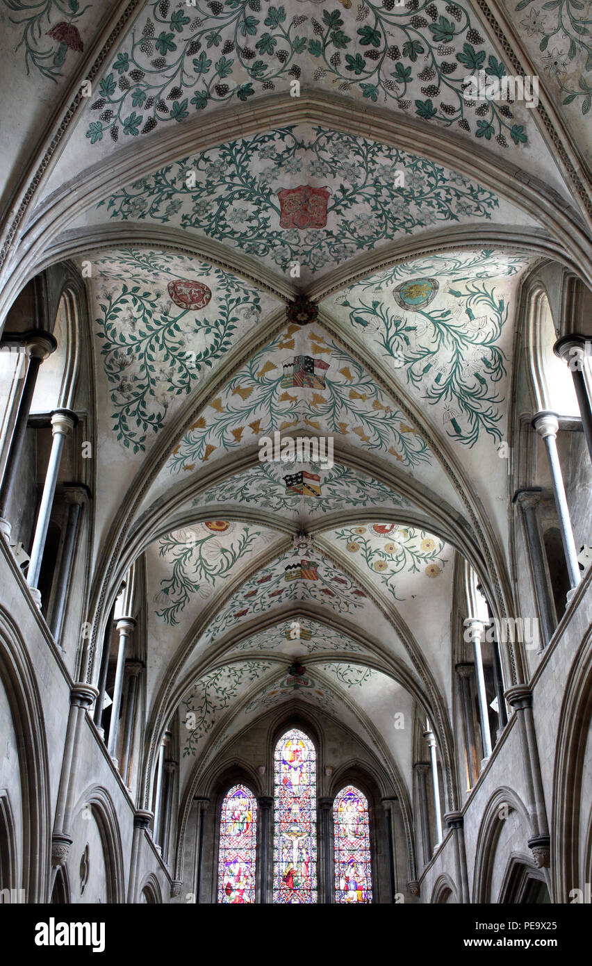 Die Decke der Kirche St. Maria und St. Blasius, Boxgrove, West Sussex. Laub und Heraldik in der Mitte des 16 C von Lambert Bernard gemalt. Stockfoto