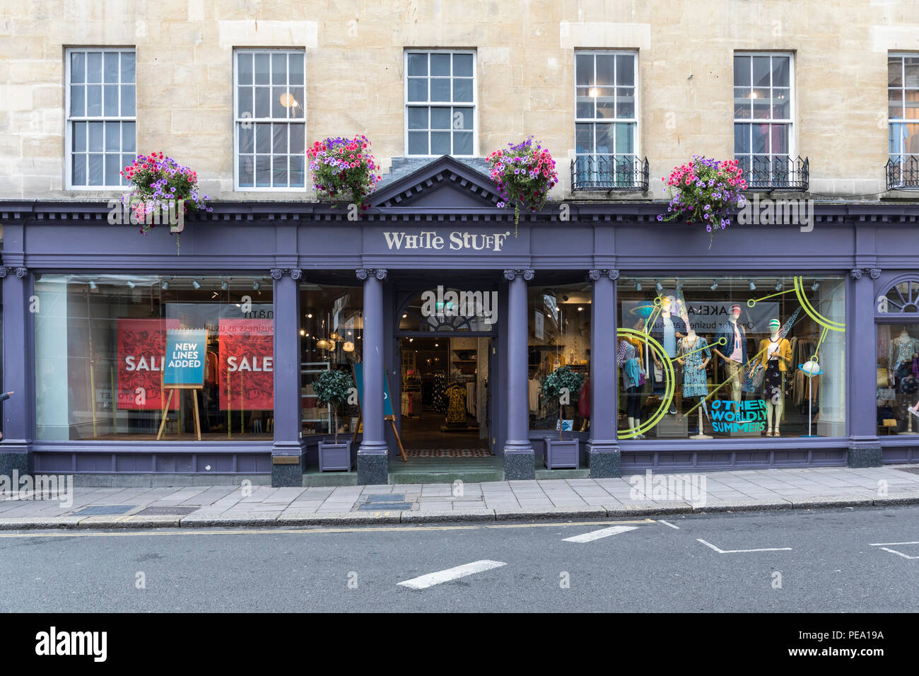 White Stuff Britisches Mode- und Lifestyle-Markengeschäft in New Bond St, Bath, England, Großbritannien Stockfoto