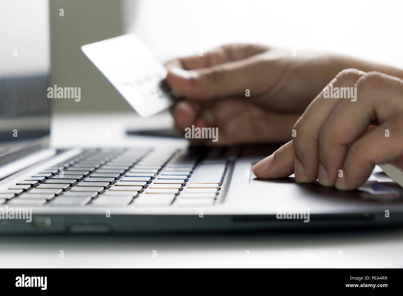 Online-shopping mit Kreditkarte Stockfoto