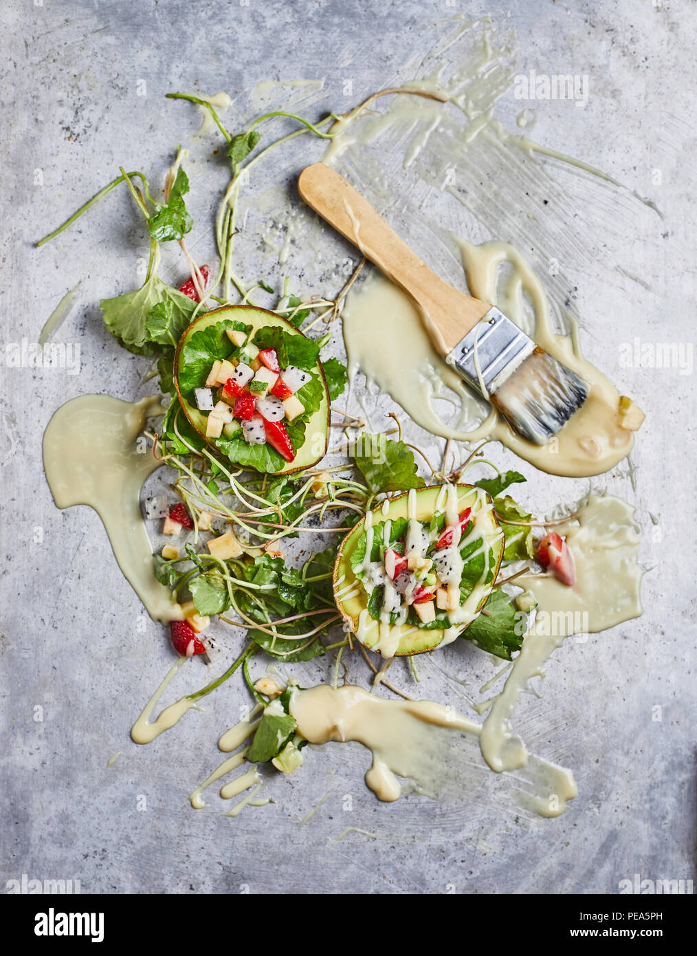Gesundes Frühstück mit Obstsalat. Stockfoto