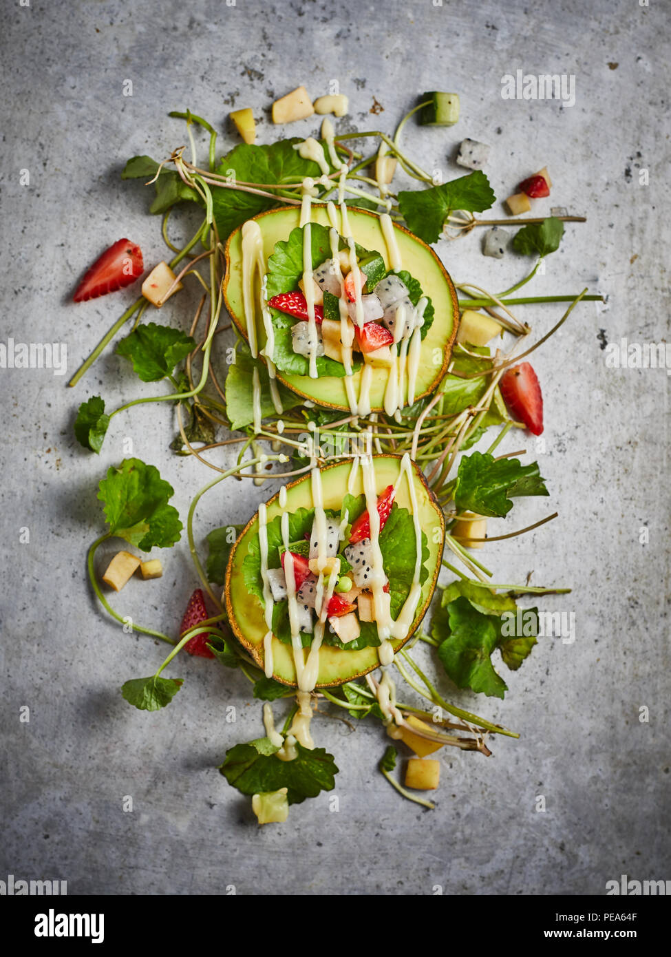 Gesundes Frühstück mit Obstsalat. Stockfoto