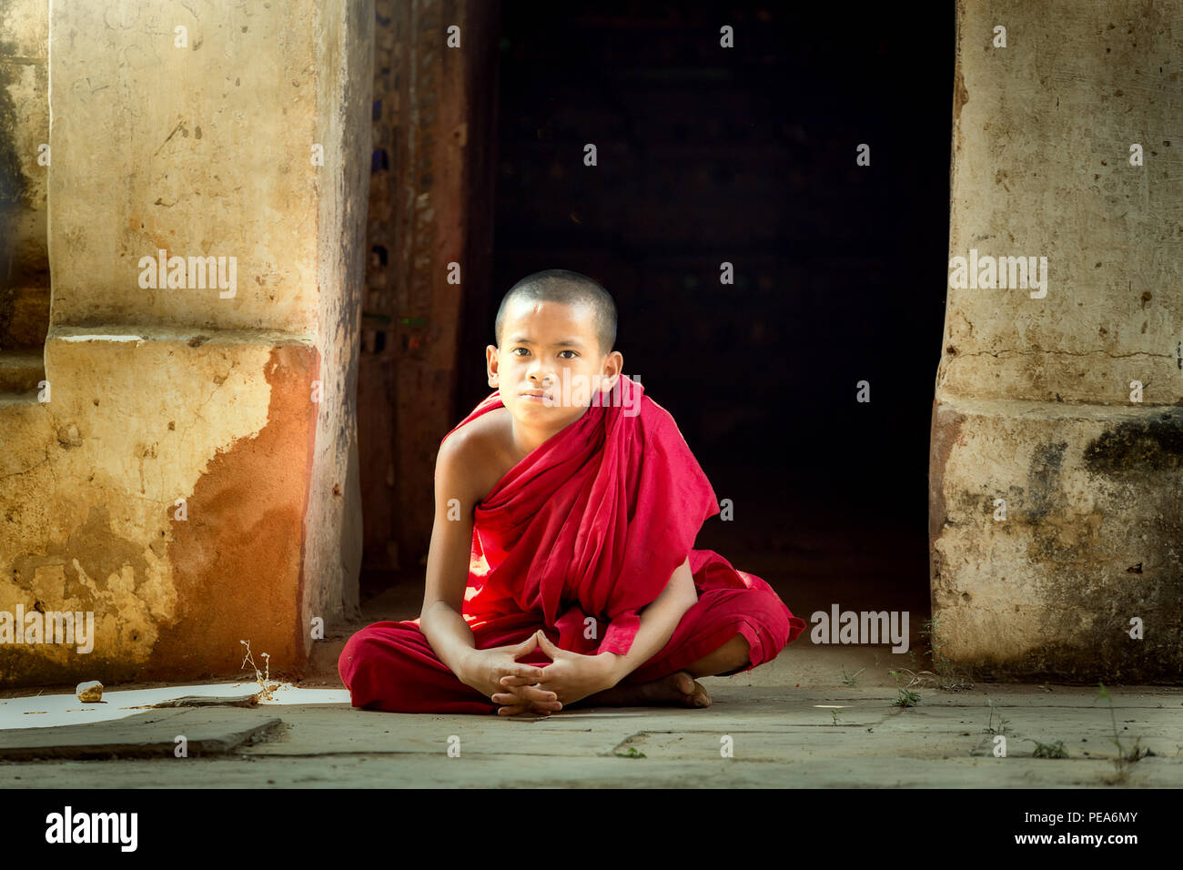 Anfänger buddhistischer Mönch in Bagan, Mandalay, Myanmar. Stockfoto