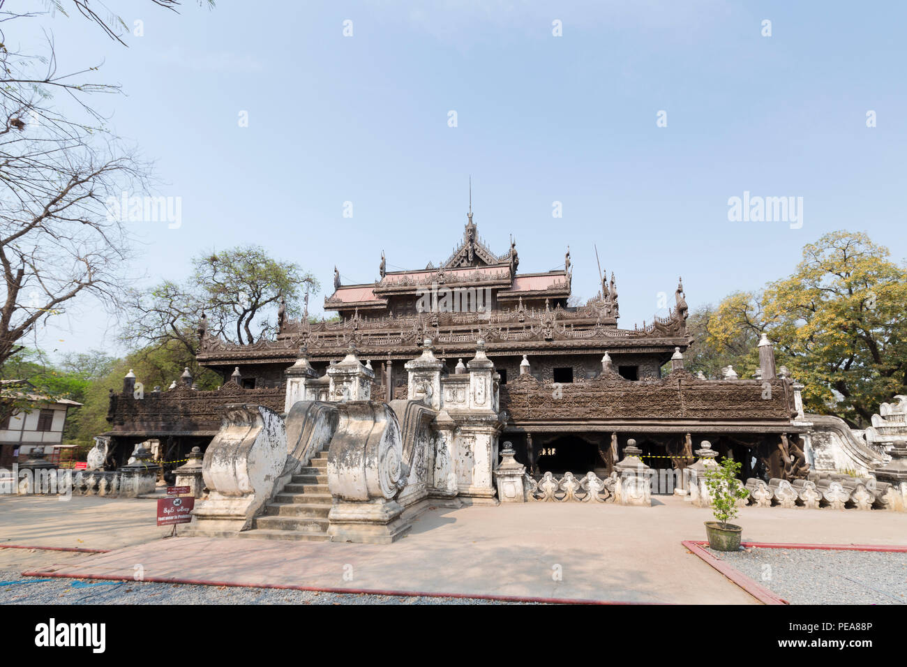 Teakholz geschnitzte Kloster Shwenandaw Kyaung, Mandalay, Myanmar Stockfoto