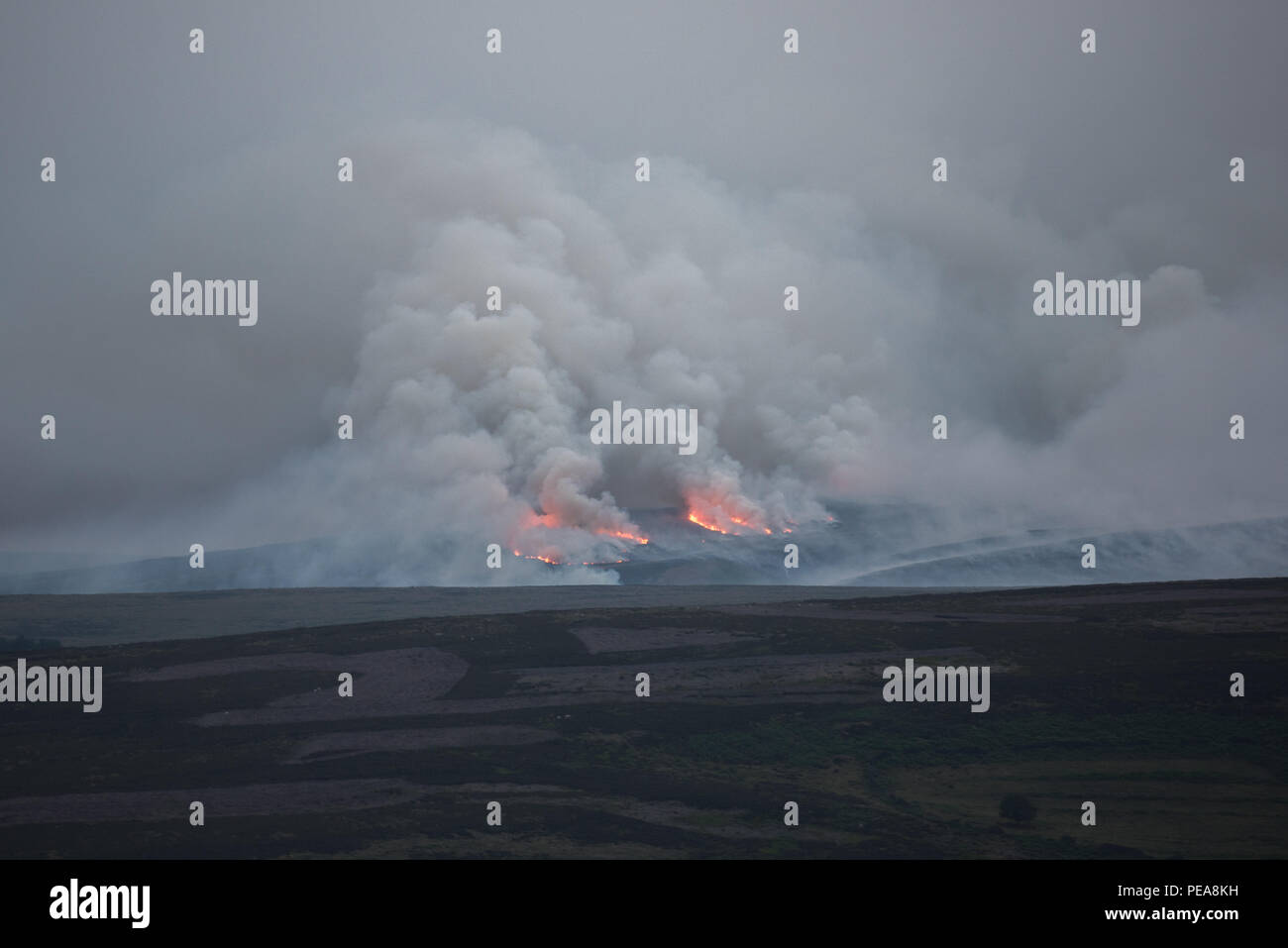 Saddleworth Moor Feuer von Glossop Stockfoto