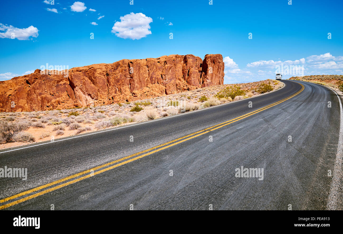 Malerische Straße mit einzigartigen Felsformationen, Travel Concept, Nevada, USA. Stockfoto