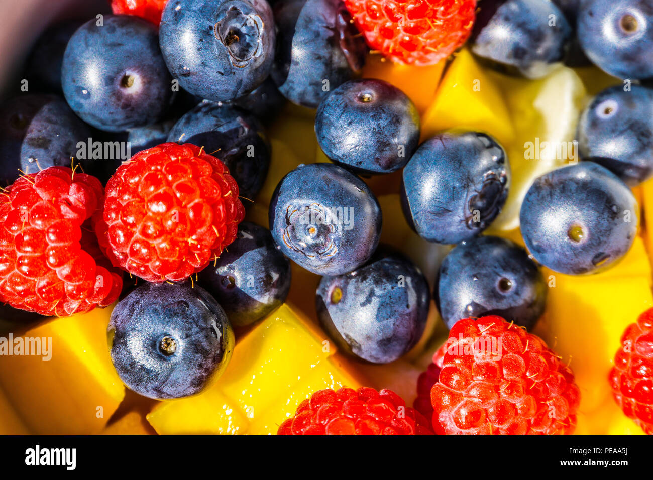 Frische bunte Früchte voller Vitamine Stockfoto