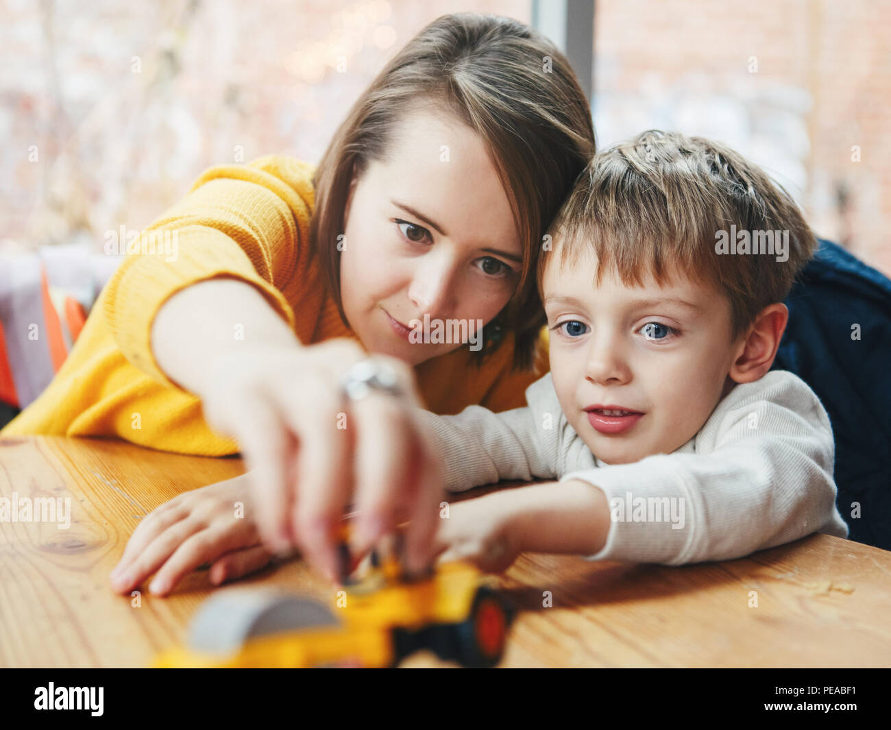 Mutter Sohn Familie Zwei Stockfotos und bilder Kaufen Alamy