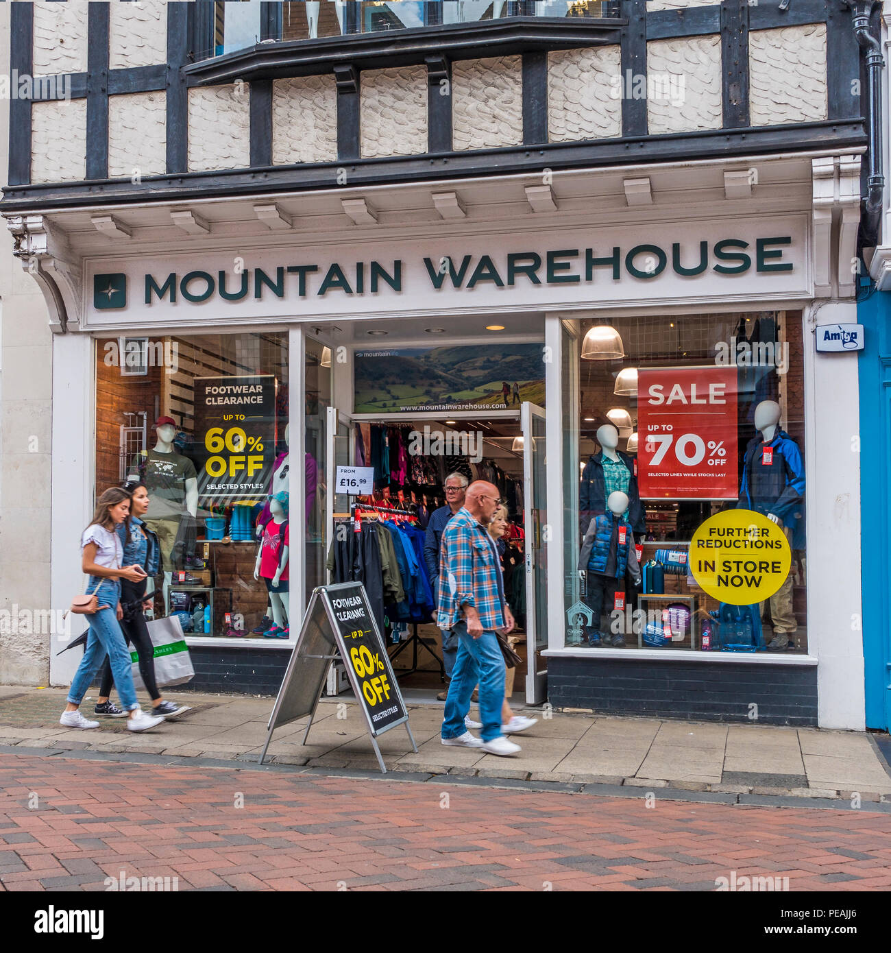 Mountain Warehouse, Outdoor Bekleidung, Store, High Street, Canterbury, Kent, England, Großbritannien Stockfoto