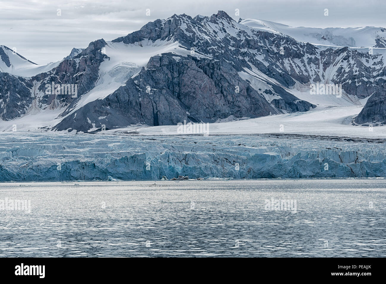 Fjortende Julibreen und Krossfjorden, Galcier, kalben ins Meer, Spitzbergen, Spitzbergen, Svalbard, Norwegen Stockfoto