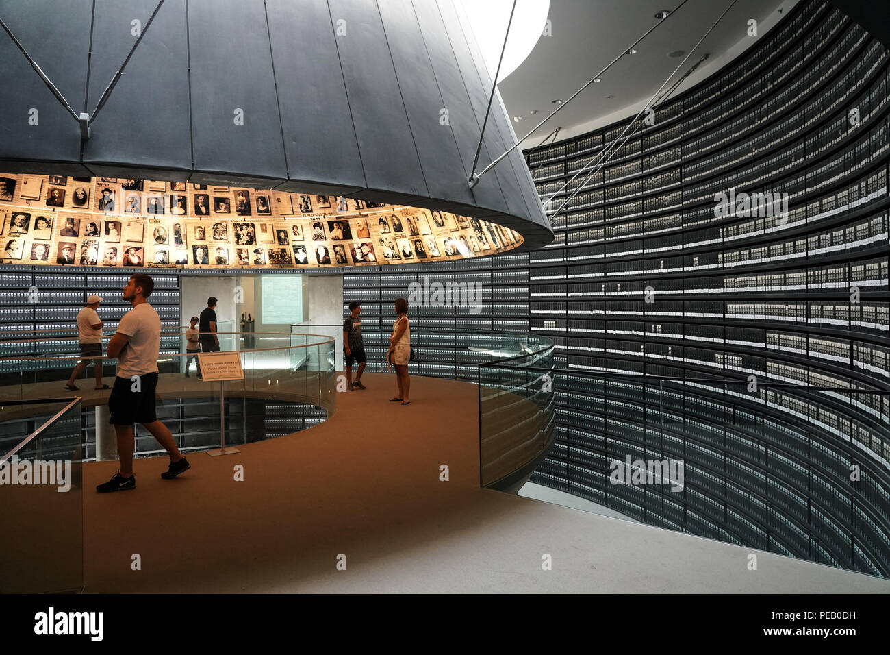Die Halle der Namen, zum Gedenken an alle, die in den Holocaust starb, am Yad Vashem Holocaust Museum in Jerusalem. Aus einer Reihe von Reisen ph Stockfoto