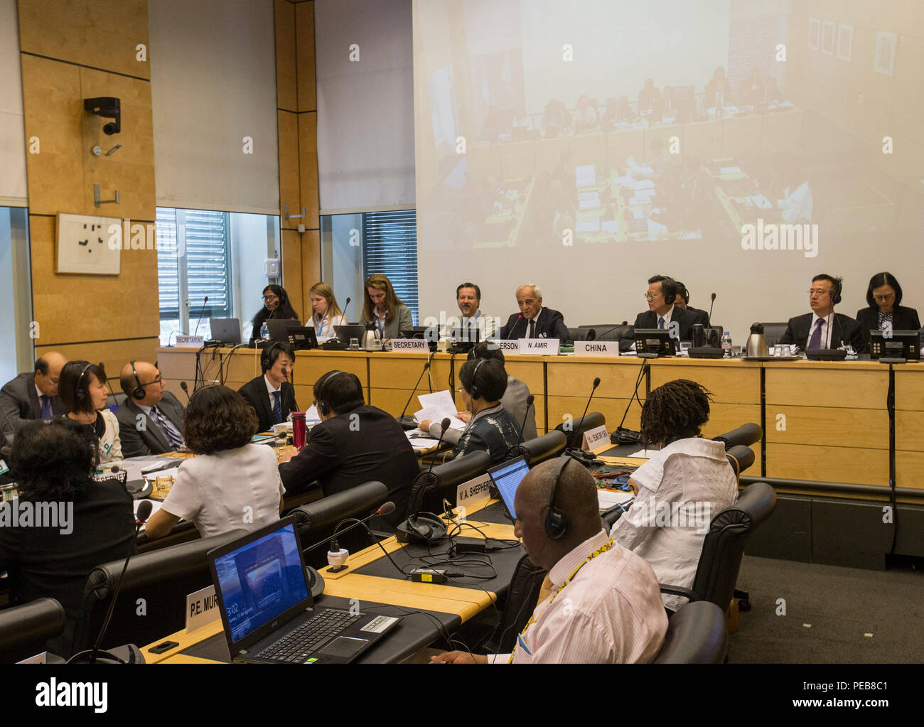 Genf, Schweiz. 13 Aug, 2018. Die Teilnehmer besuchen einen Dialog zwischen UN-Ausschuss für die Beseitigung der Rassendiskriminierung (CERD) und chinesische Vertreter in Genf, Schweiz, am 13.08.2018. Chinas Halbzeitbewertung der Umsetzung des Nationalen Aktionsplans für Menschenrechte (2016-2020), ist im Gange, und die generell gute Fortschritte bei der Erreichung der Ziele erfolgt über die ethnischen Minderheiten, ein chinesischer Beamter sagte hier Montag. Credit: Xu Jinquan/Xinhua/Alamy leben Nachrichten Stockfoto