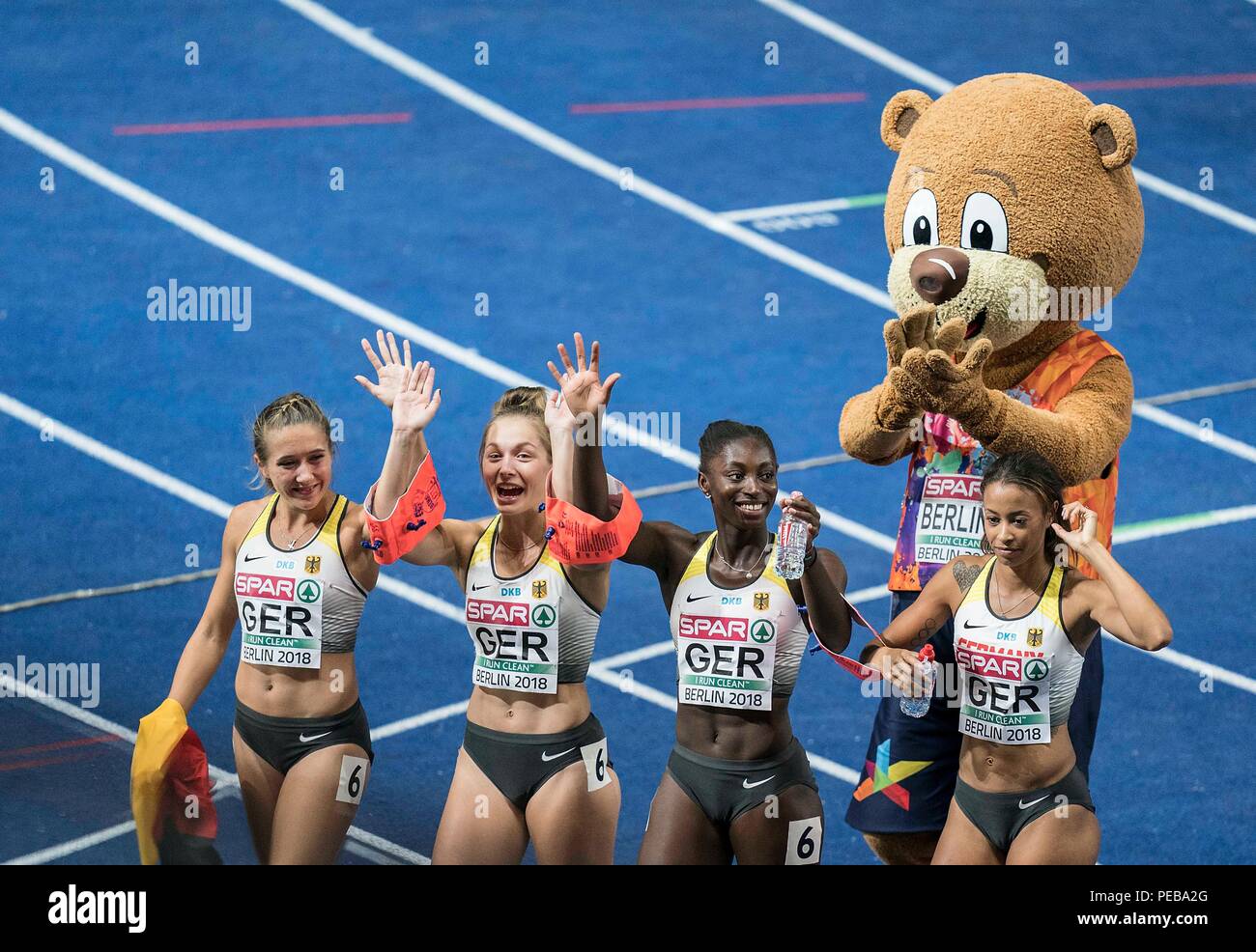 Team GER von links nach rechts Rebekka HAASE, Gina LUECKENKEMPER (LuÌckenkemper), Lisa Marie KWAYIE, Tatjana PINTO (alle Deutschland), 3.Platz, mit schwimmfluegel an den Armen (bet) abschließenden 4 x 100 m Frauen Relais auf 12.08.2018 Europäische Leichtathletik WM 2018 in Berlin/Deutschland vom 06.08. - 12.08.2018. | Verwendung weltweit Stockfoto