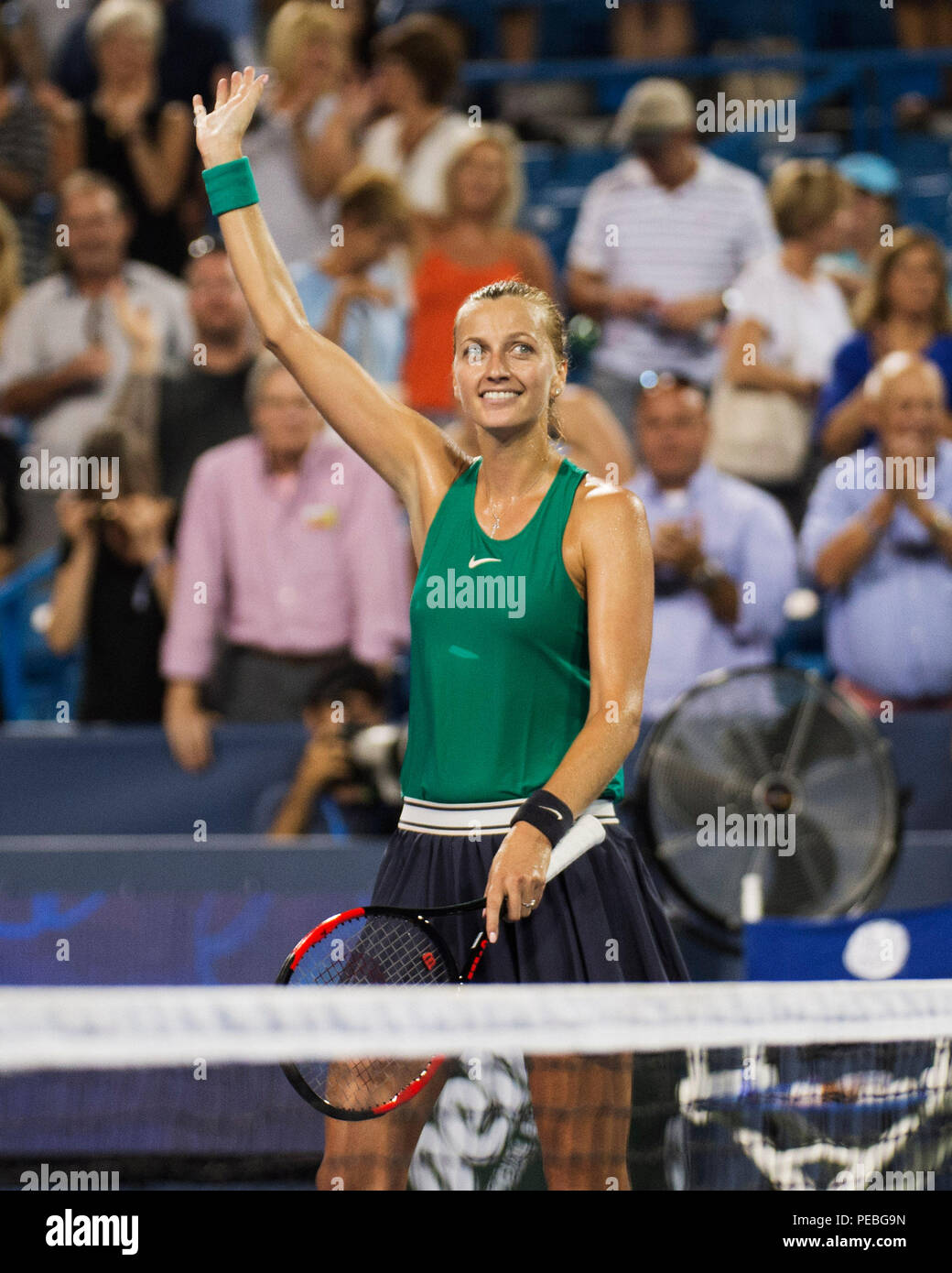 Mason, Ohio, USA. August 14, 2018: Petra Kvitova (CZE) feiert ihren Sieg über Serena Williams (USA) an der westlichen Süden öffnen, Mason, Ohio, USA. Brent Clark/Alamy leben Nachrichten Stockfoto