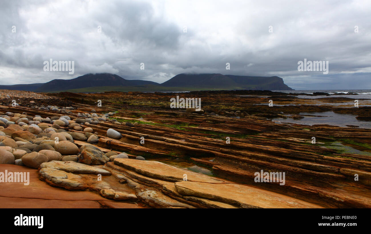 Blick auf warbeth Bay in Richtung Insel Hoy, Orkney Stockfoto