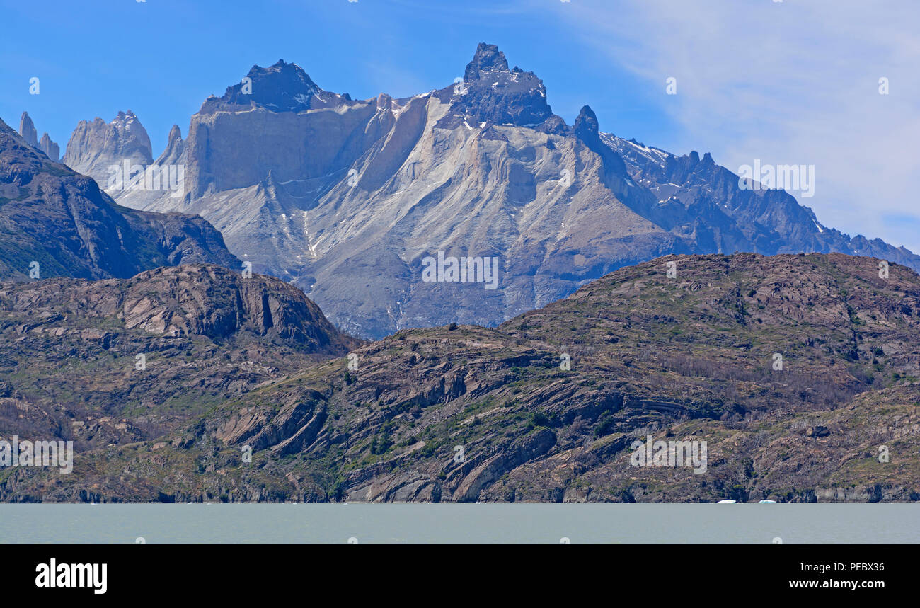 Cuernos Del Paine (Hörner von Blau) im Torres del Paine Nationalpark in Patagonien Chile. Stockfoto