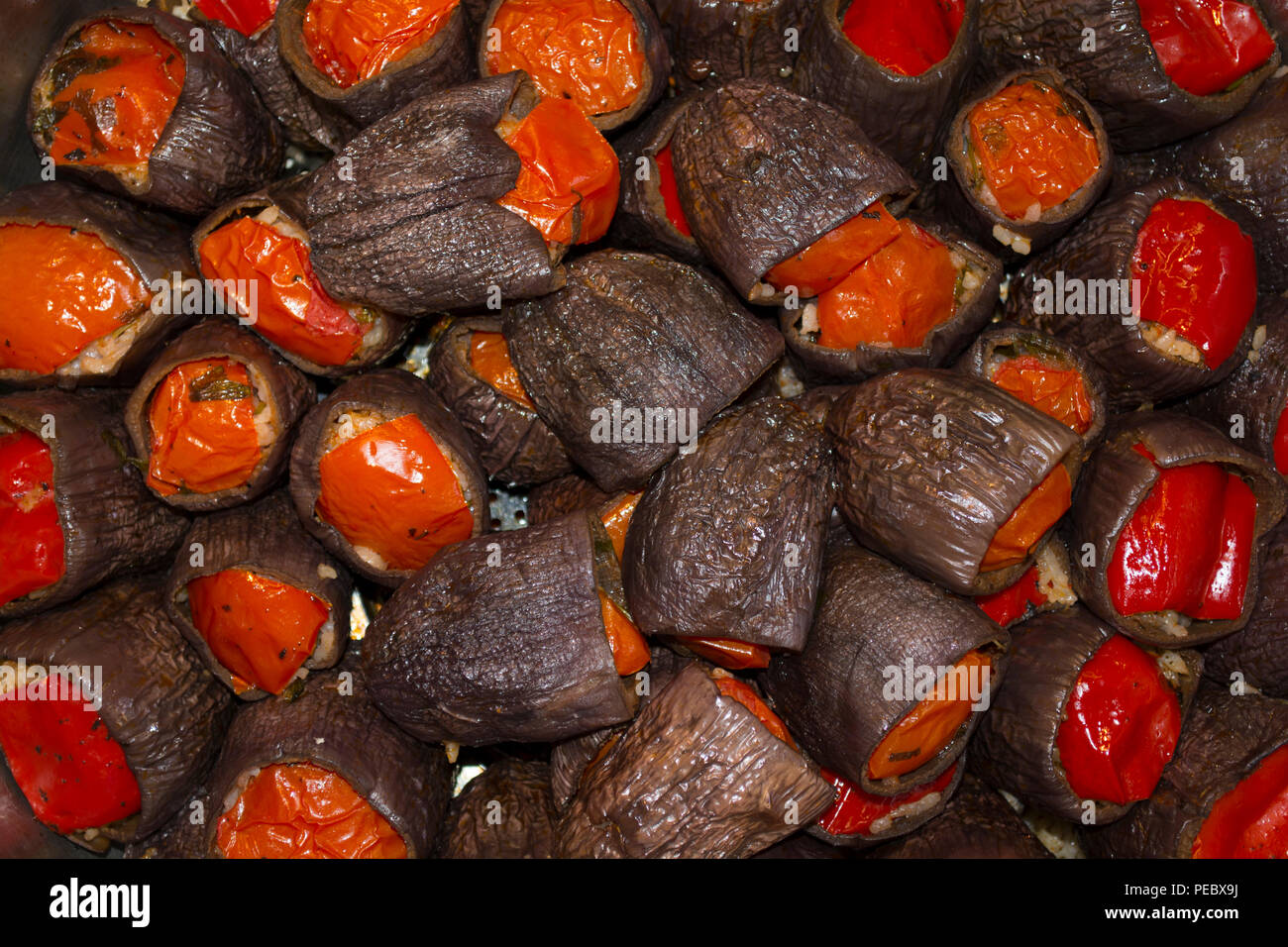 Türkische Küche - dolma-Reis gefüllte getrocknete rote pepperes ...