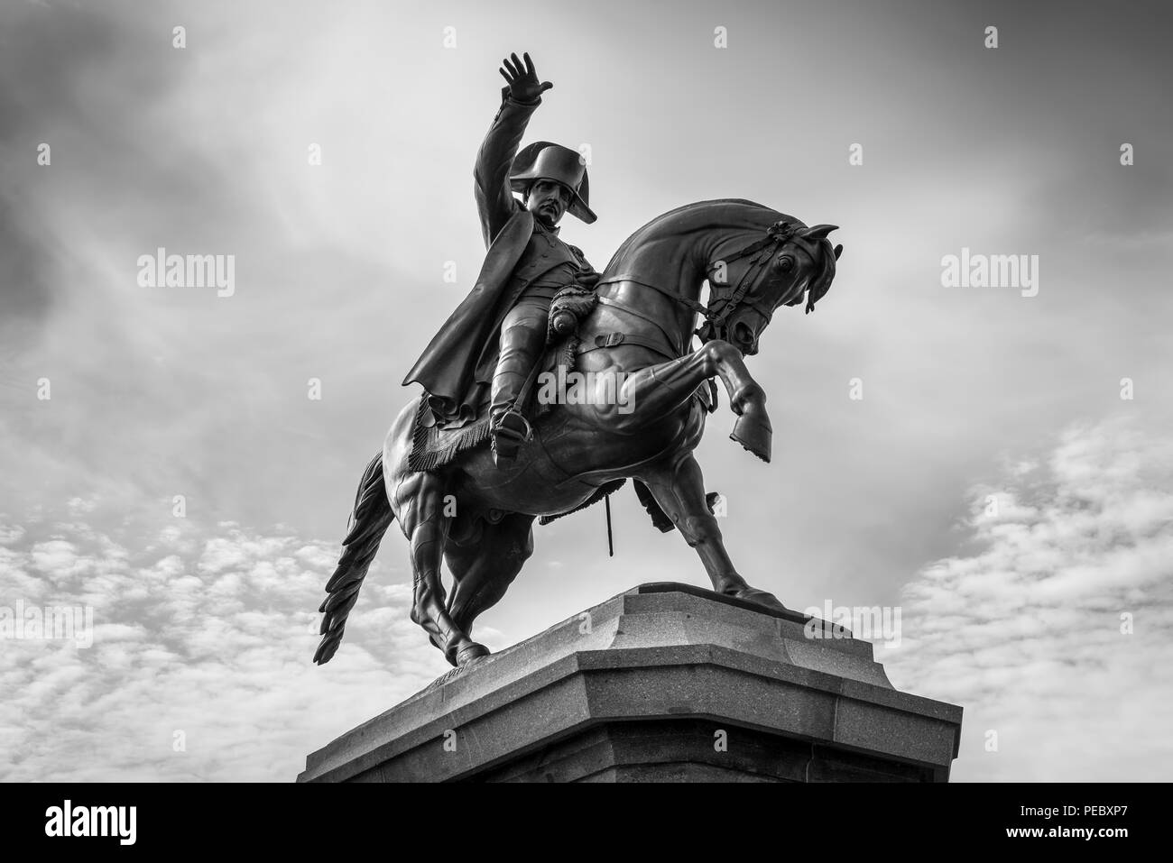 Bergerac, Frankreich - 22. Mai 2017: Napoleon Statue auf dem Pferd, die Arbeit von Armand Le Häufig, gelegen an Napoleon Square in Cherbourg-Octevill Stockfoto