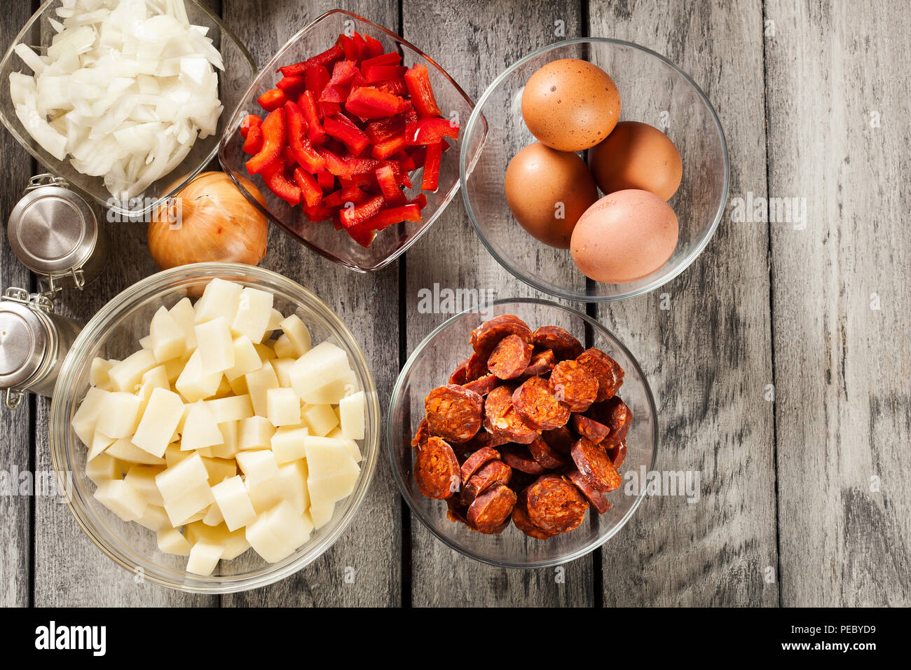 Traditionelle spanische chorizo wurst -Fotos und -Bildmaterial in hoher ...