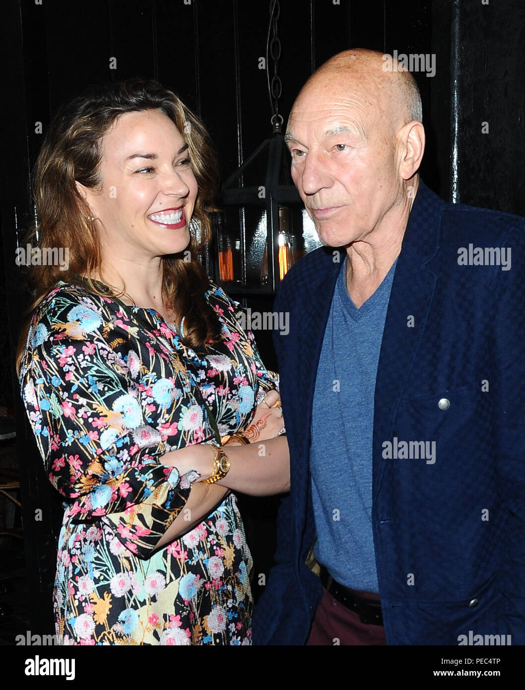Sir Patrick Stewart und seine Frau Sunny Ozell gehen für Date Night Mit: Sonnige Ozell, Sir Patrick Stewart Wo: London, Großbritannien Wann: 13 Aug 2018 Quelle: WENN.com Stockfoto