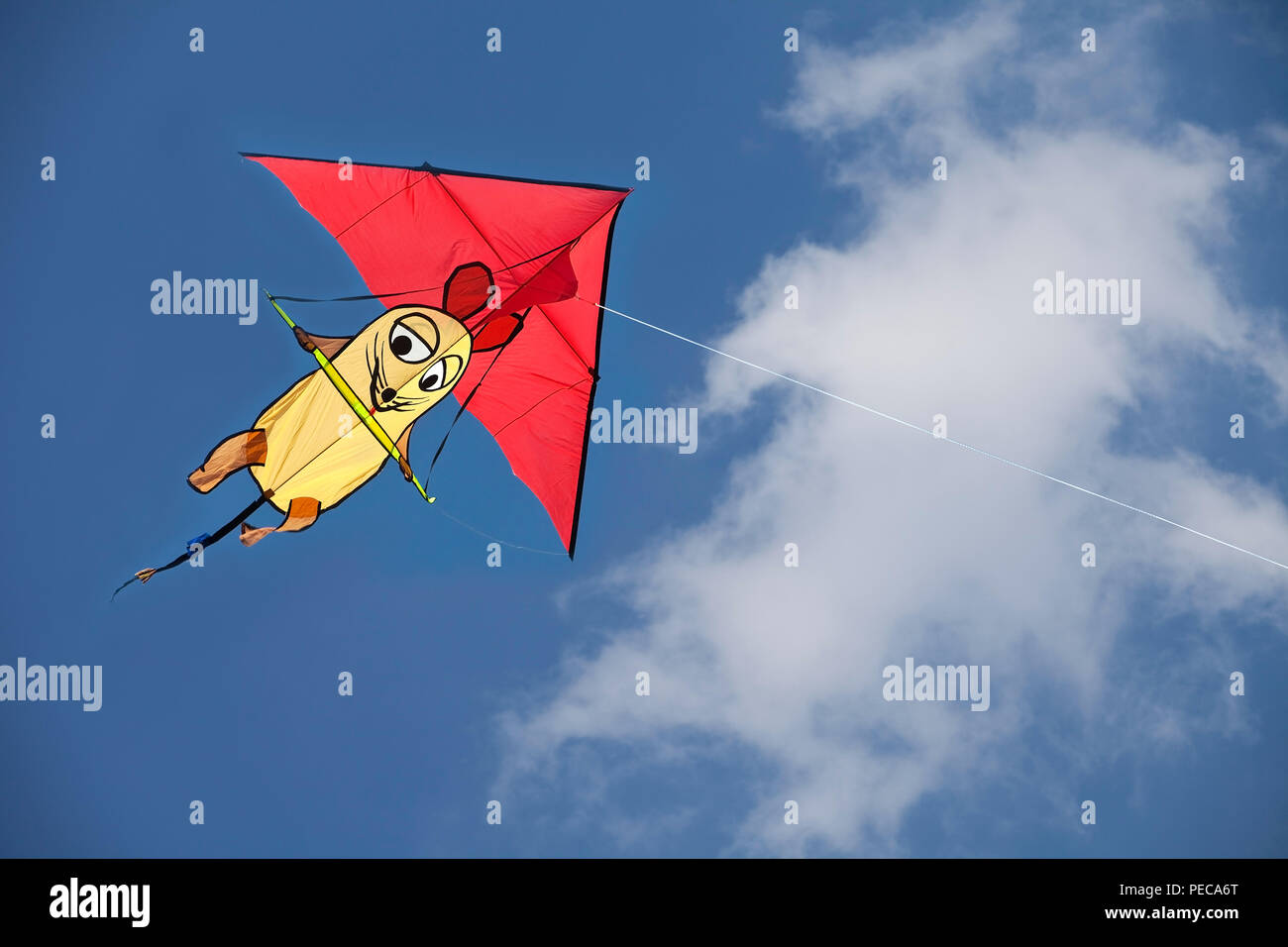 Kite mit der Sendung mit der Maus Abbildung, blauer Himmel, Deutschland Stockfoto