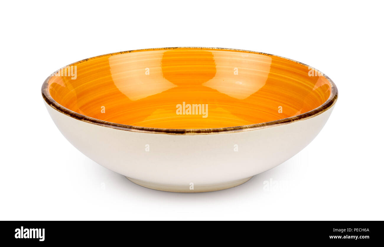 Orange leere Schüssel auf weißem Hintergrund. Keramisches Geschirr. Stockfoto