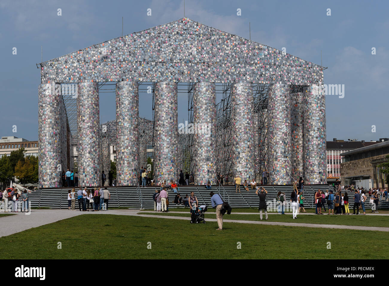 Marta Minujin, das Parthenon der Bücher, Fridericianum, Documenta 14, Friedrichsplatz, Kassel, Hessen, Deutschland Stockfoto