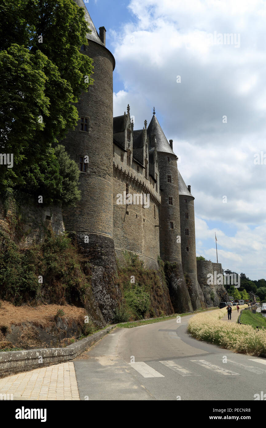 Chateau de Josselin und Rue du Canal, Josselin, Morbihan, Bretagne, Frankreich Stockfoto