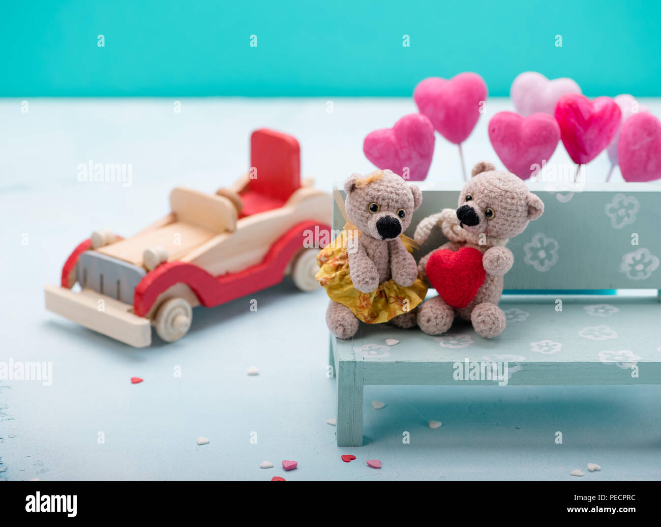 Valentines Tag. Liebe Herz. Paar Teddybären. Handgefertigte Spielzeuge. Ein Angebot der Ehe. Vintage Retro-romantischen Stil. Familie, Hochzeit und Freundschaft Stockfoto