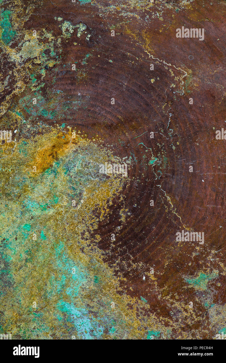 Zusammenfassung Hintergrund. Kupfer, Smaragd, Braun, Gelb. Retro. Korrosion an Kupfer Becken Stockfoto