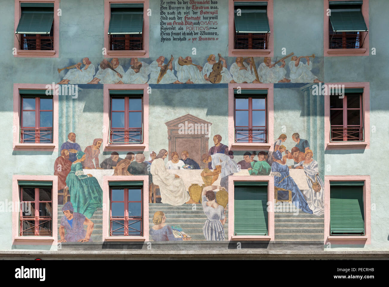 Hausfassade mit Fest Kanaan Gemälde von Eduard Renggli auf der Weinmarkt in der Altstadt von Luzern (Luzern), Schweiz Stockfoto