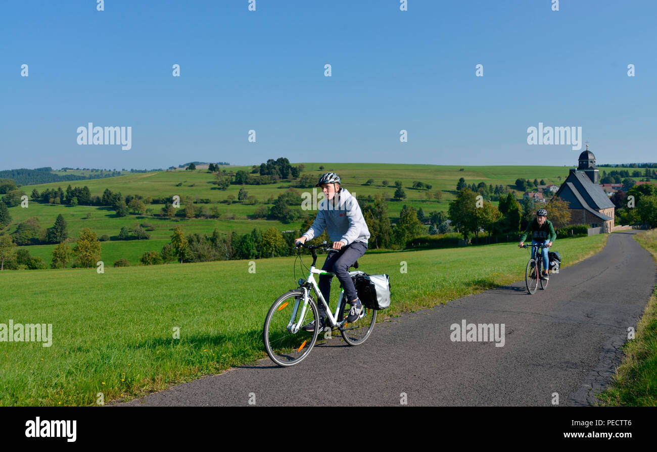 Radfahrer, Werratal Radweg, Waffenrod, Thüringen, Deutschland Stockfoto