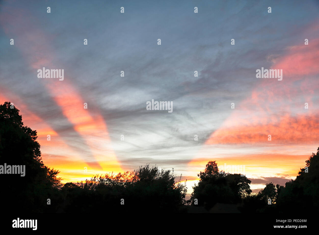 Wellen von Licht bei Sonnenuntergang über Otley gesehen und Umgebung Stockfoto
