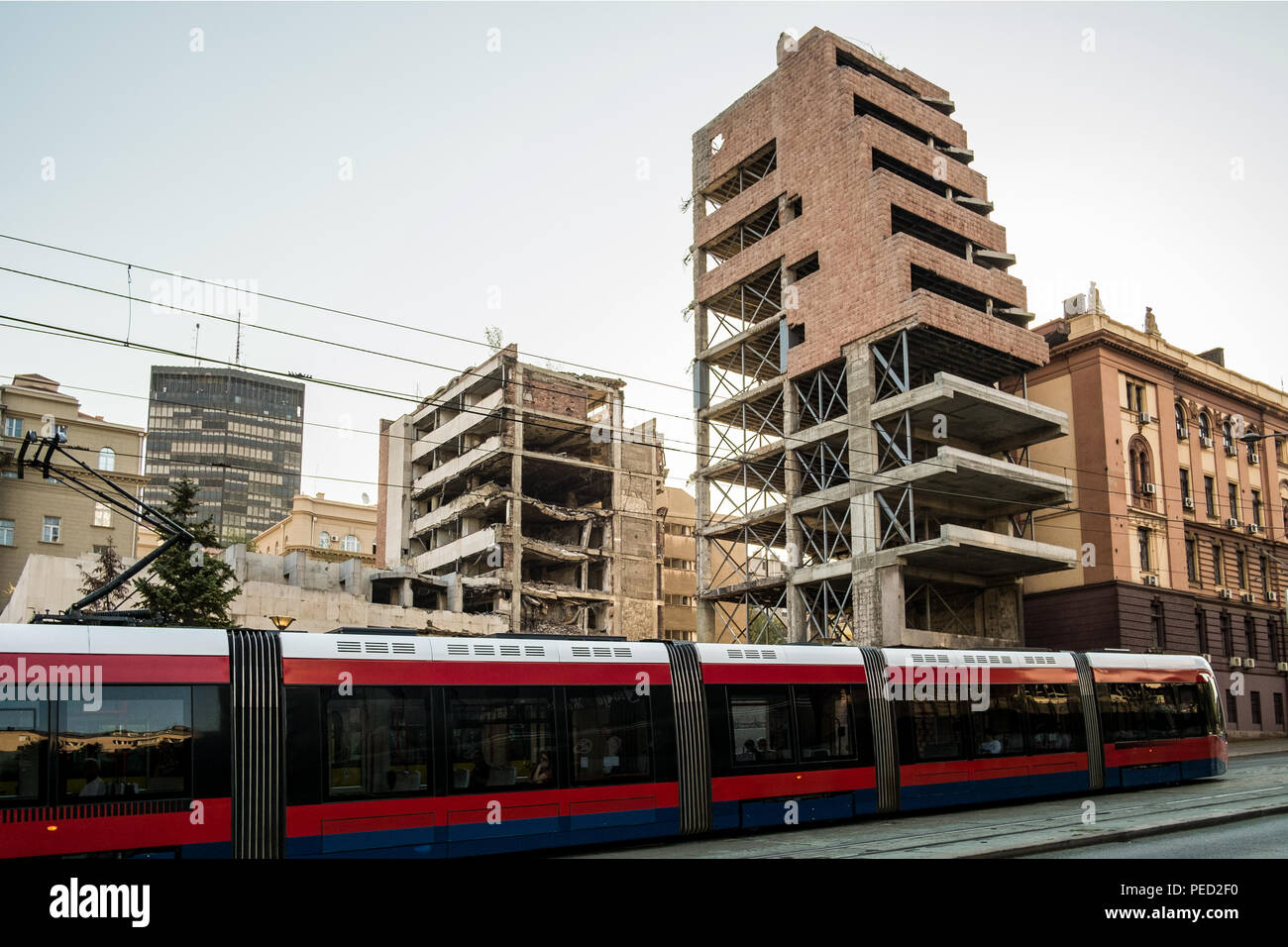 Belgrad, Serbien. August 27, 2017. Allgemeine Streitkräfte Personal Gebäude, das im Krieg von 1999 Balkan bombardiert, immer noch als Denkmal zerstört. Stockfoto