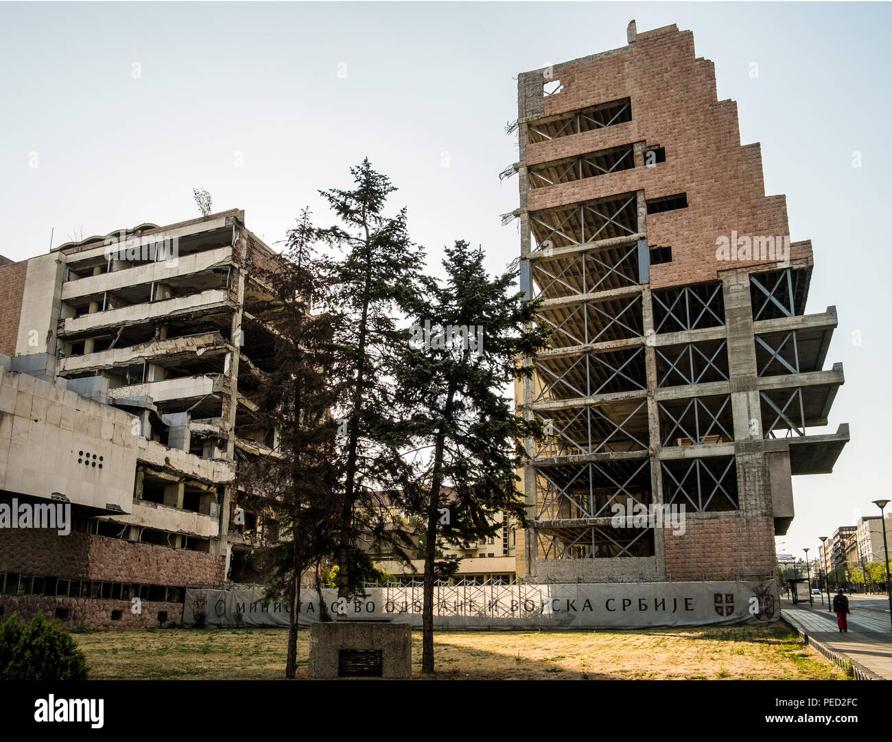 Belgrad, Serbien. August 27, 2017. Allgemeine Streitkräfte Personal Gebäude, das im Krieg von 1999 Balkan bombardiert, immer noch als Denkmal zerstört. Stockfoto