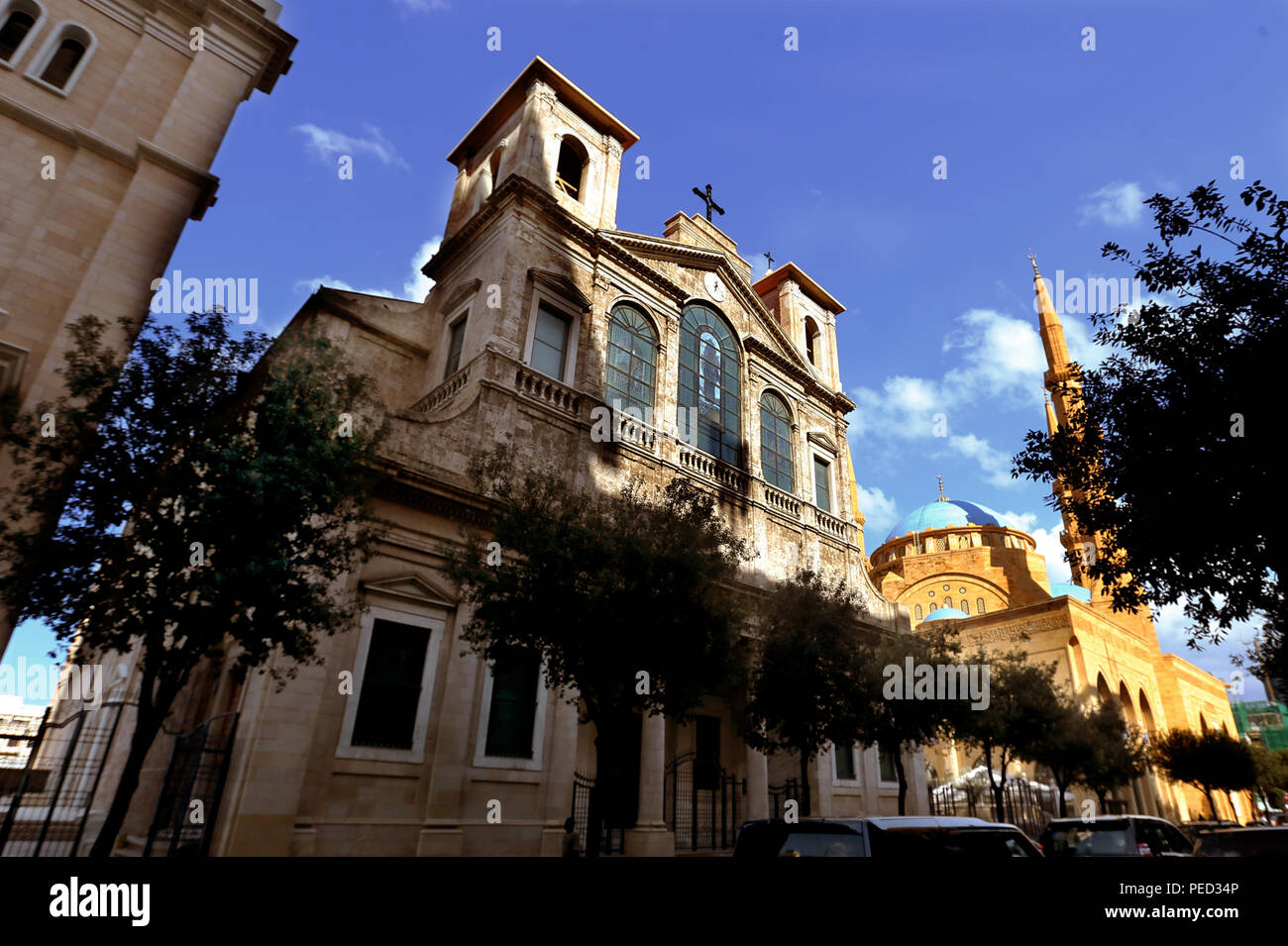 Saint George maronitische Kathedrale und sunnitisch-muslimischen Mohamed Al Amin Moschee in der Beiruter Innenstadt, war einer der libanesischen Bürgerkrieg Tötung Zonen. Stockfoto
