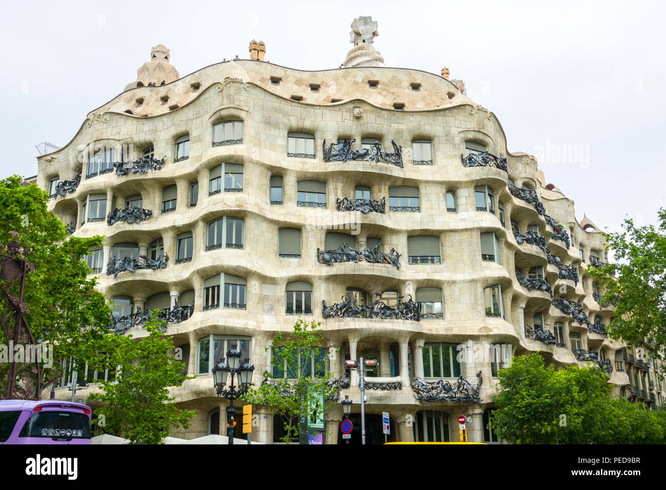 Casa Mila (La Pedrerea) Barcelona Spanien der kosmopolitischen Hauptstadt der spanischen Region Katalonien, ist bekannt für seine Kunst und Architektur bekannt. Die phantastische S Stockfoto