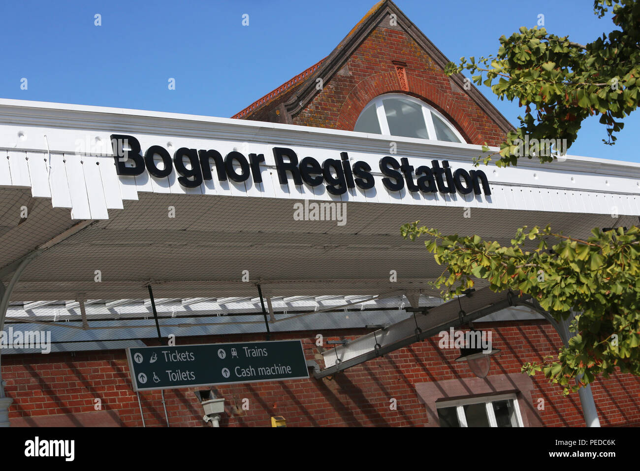 Allgemeine Ansicht von Bognor Regis Bahnhof in West Sussex, UK. Stockfoto