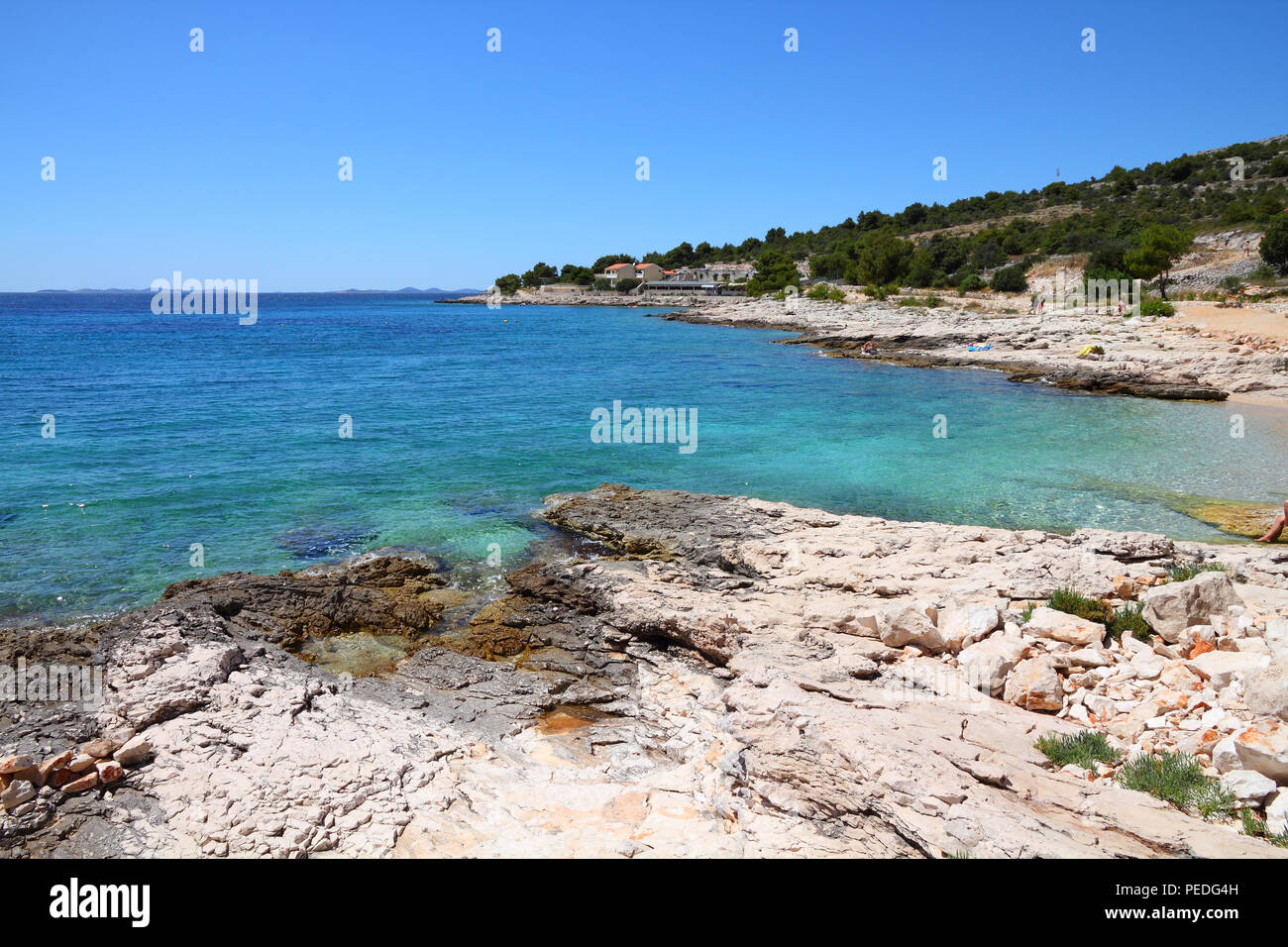 Kroatien - wunderschöne mediterrane Küste Landschaft in Dalmatien. Dolac Strand - Adria. Stockfoto
