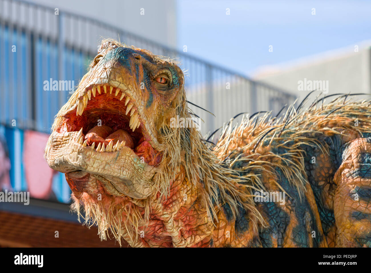 Leben Größe Kreatur aus Gehen mit Dinosaurieren - die $ 20 Mio. Arena spektakuläre zu Fuß durch die Straßen von Göteborg Stockfoto