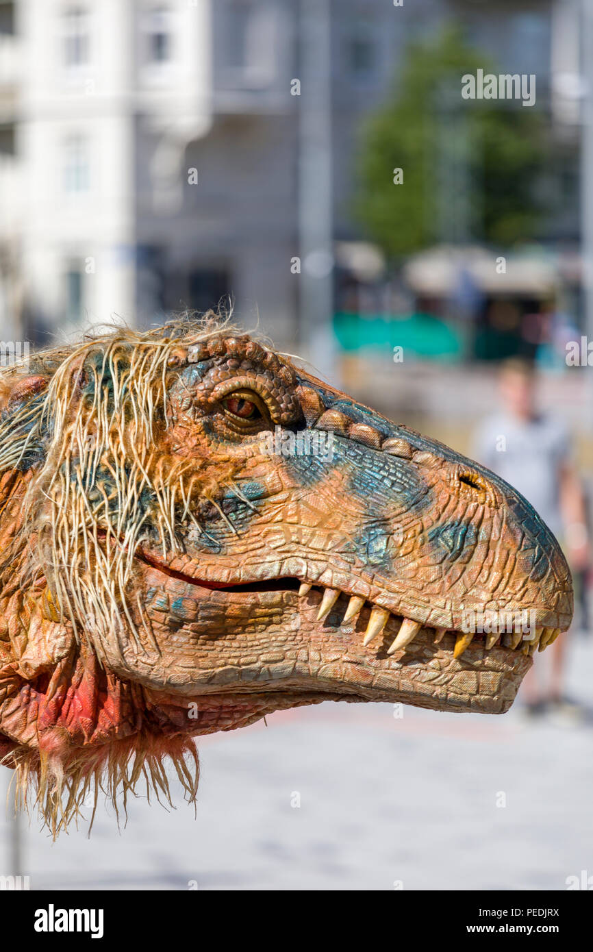 Leben Größe Kreatur aus Gehen mit Dinosaurieren - die $ 20 Mio. Arena spektakuläre zu Fuß durch die Straßen von Göteborg Stockfoto