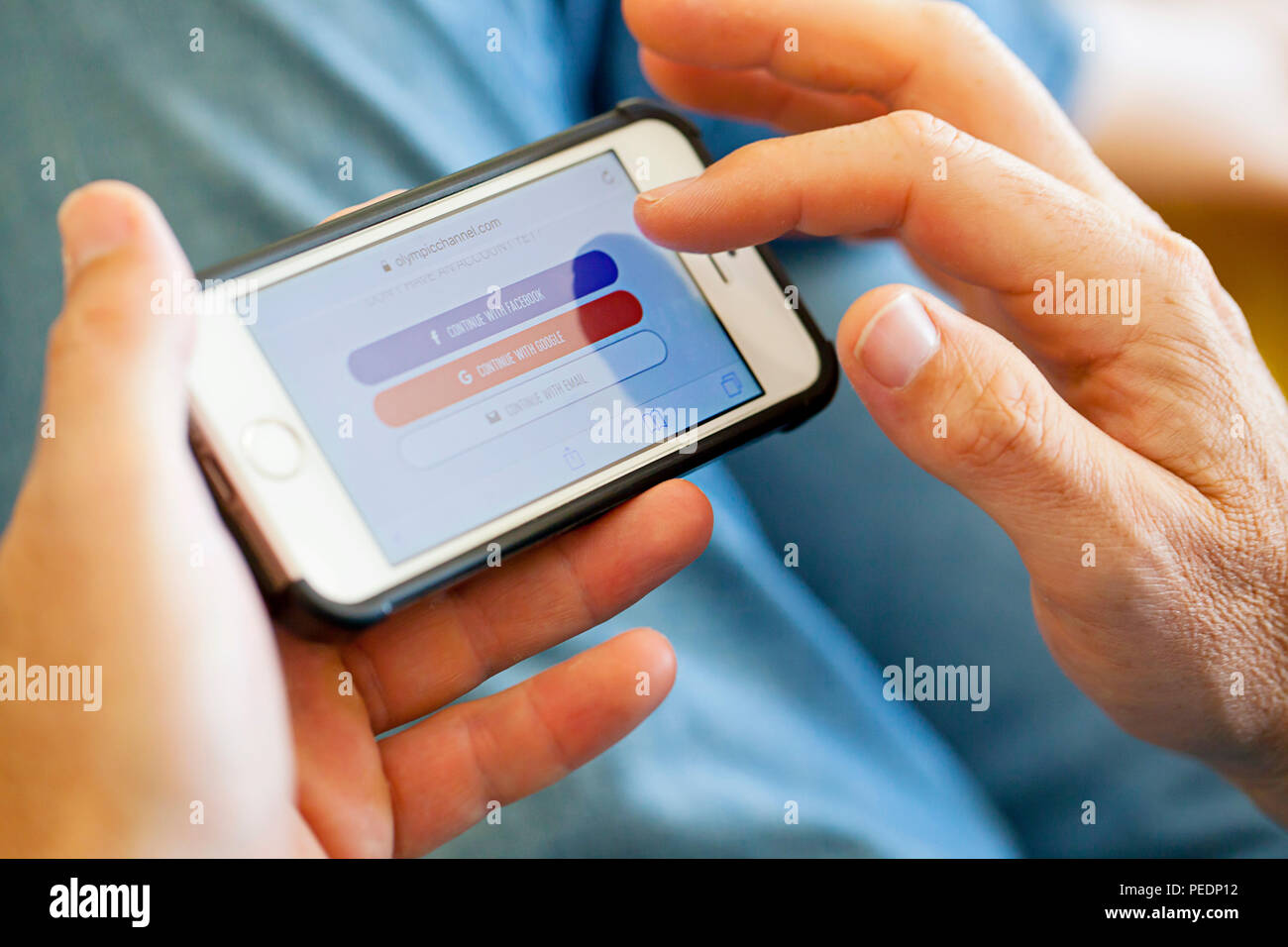 Anmelden Bildschirm Optionen auf dem Bildschirm des iphone Stockfoto