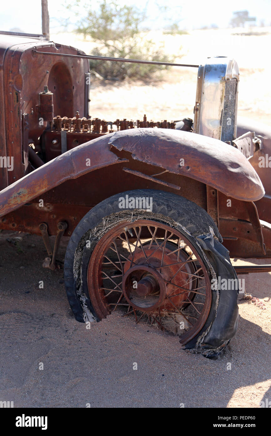 Das Wrack eines nicht identifizierten 1920 Pickup Truck bei Solitaire, Namibia. Stockfoto