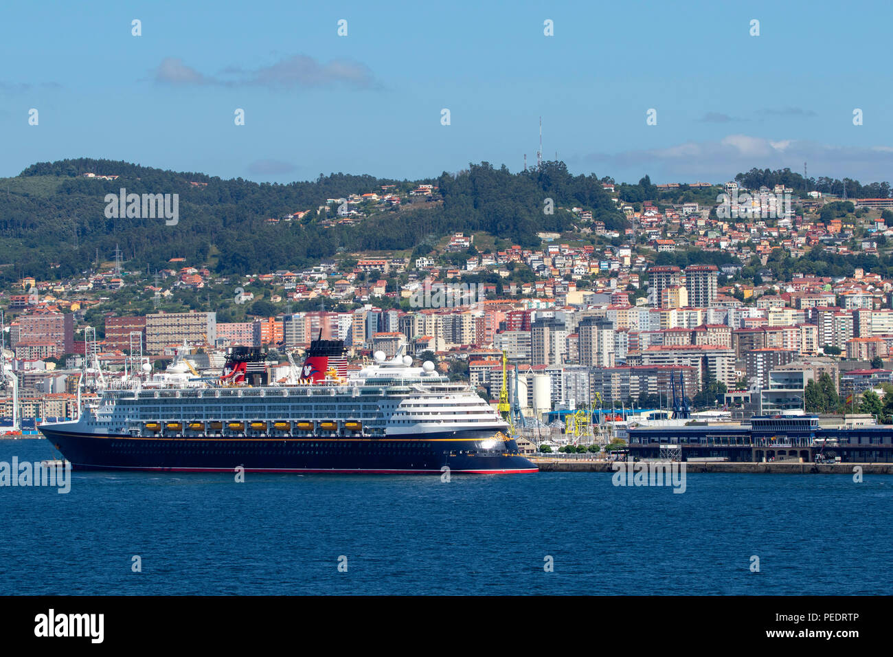 Disney Magic cruise ship besessen und durch die Disney Cruise Line betrieben angedockt in Vigo Spanien Stockfoto