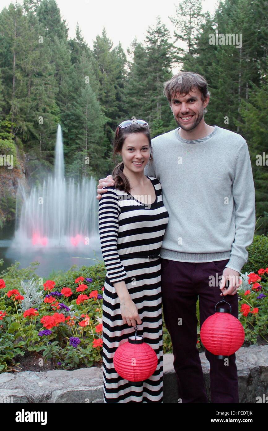 Ein Paar genießt die Butchart in Victoria, BC Stockfoto