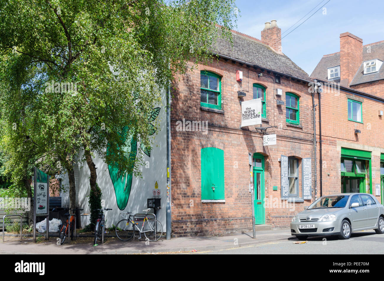 Das Lager Cafe Bio Vegetarische und vegane Restaurant in einer alten Fabrik in Digbeth, Birmingham Stockfoto