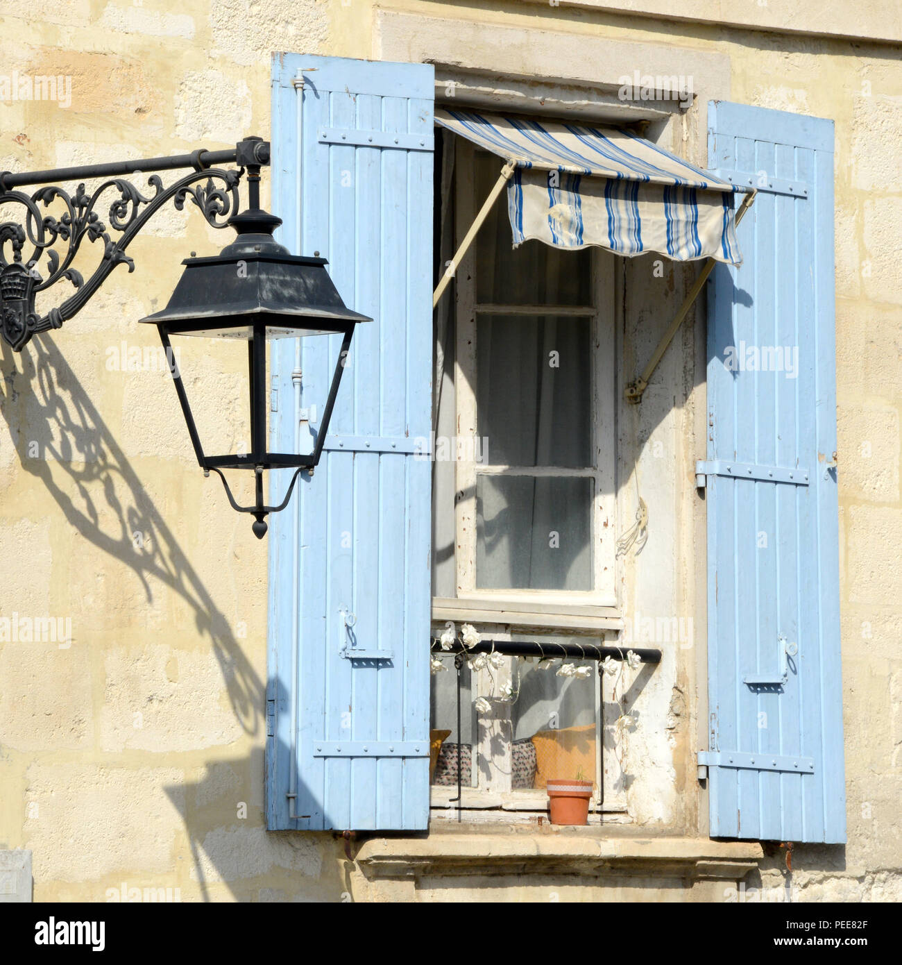 Windows von Arles, Frankreich Stockfoto