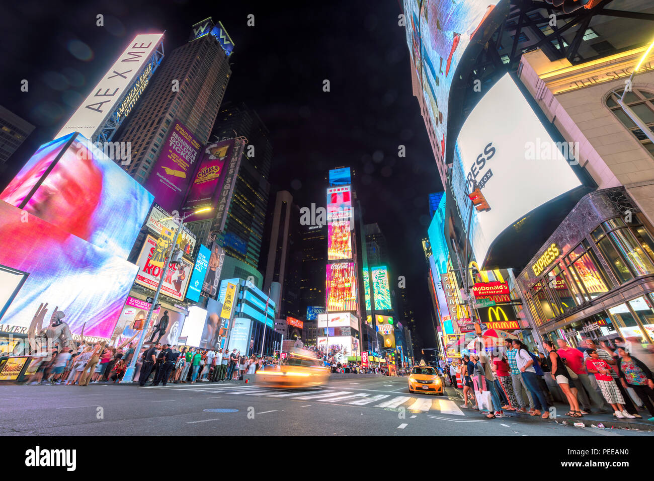 Times Square bei Nacht. Stockfoto