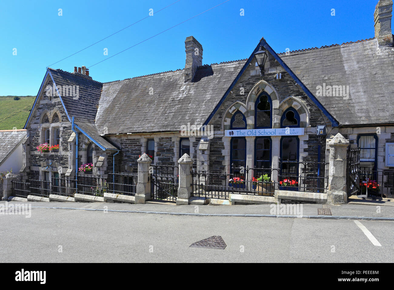 Die Alte Schule Hotel und Restaurant, Port Isaac, Lage der ITV-Serie Doc Martin, Cornwall, England, Großbritannien. Stockfoto